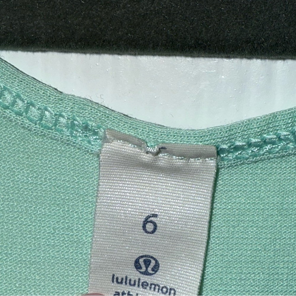 Lululemon Tech Mesh Singlet - Picture 4 of 6